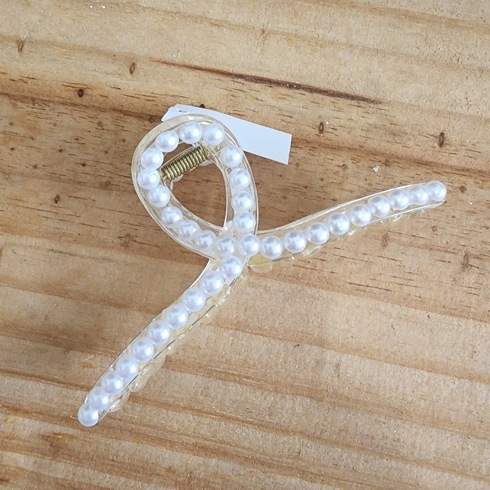 NEW Pearl Hair Claw Clip